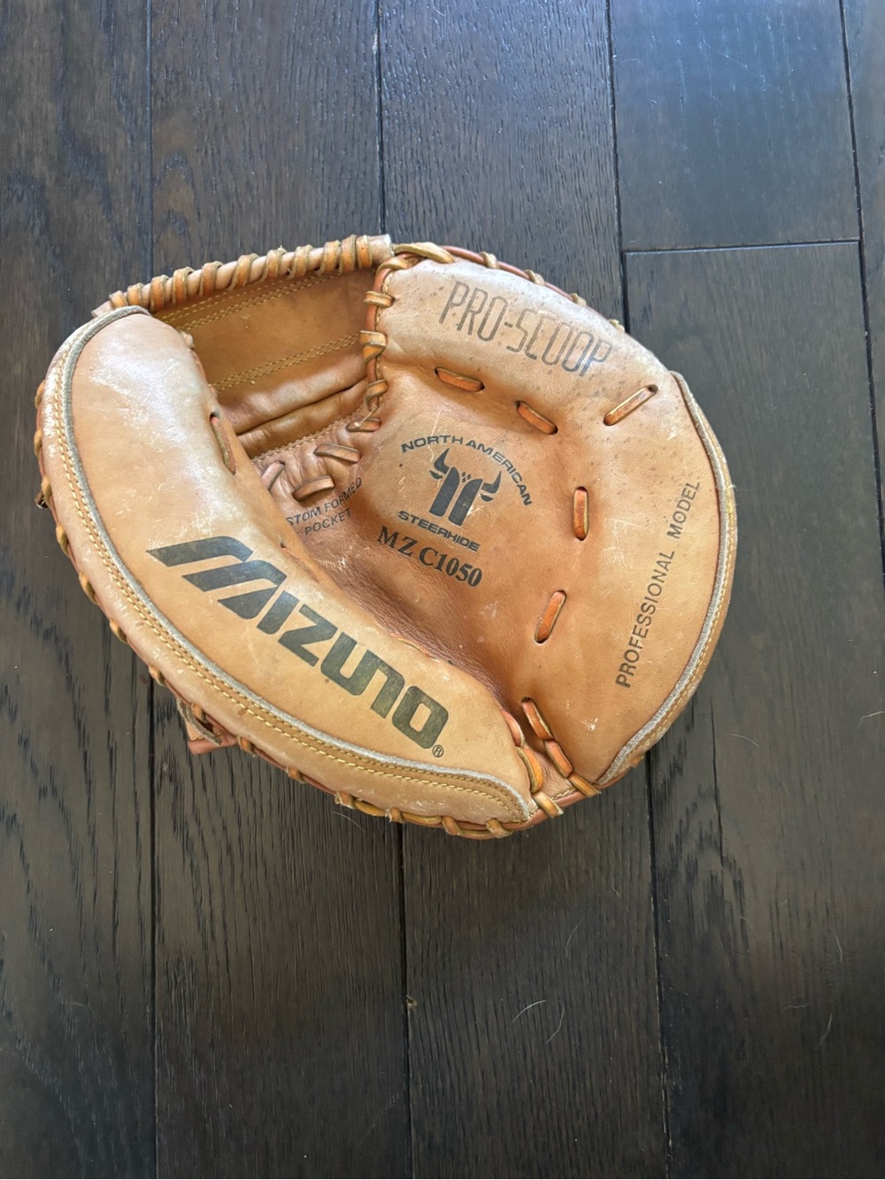 Mizuno MZC1050  Tan Pro-Scoop Para-Shock youth Catcher's Mitt